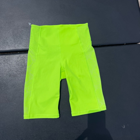 Athleta Stay Fly 9" Bike Short Neon Yellow Womens XS NWOT - Picture 6 of 13